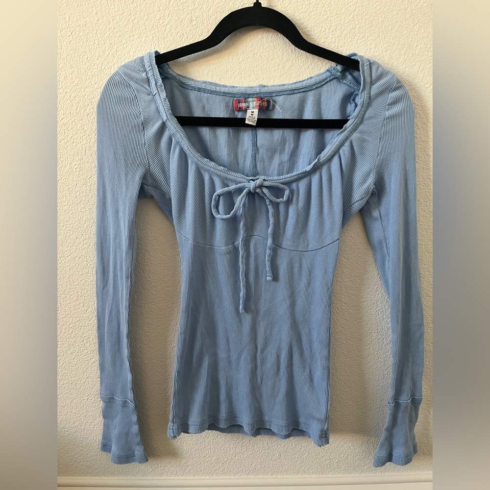 URBAN OUTFITTERS LONG SLEEVE SIZE MEDIUM!🩵